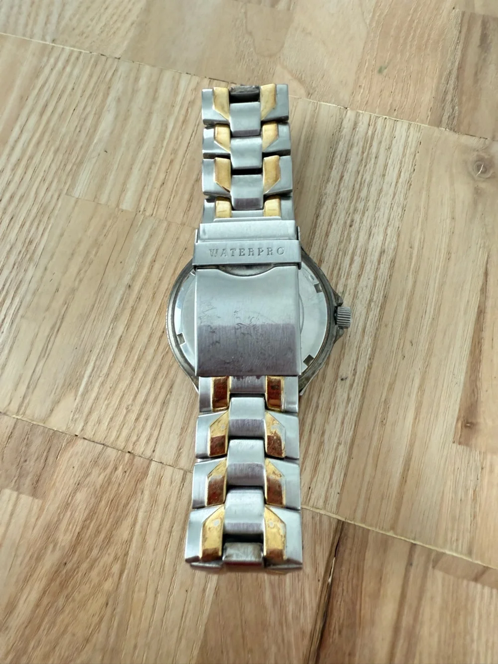Guess mens waterpro two-tone watch NEW BATTERY